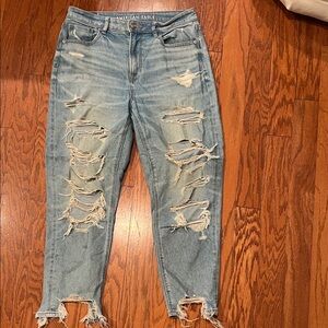 American Eagle Outfitters mom jeans Women's Distressed Jeans sz 8